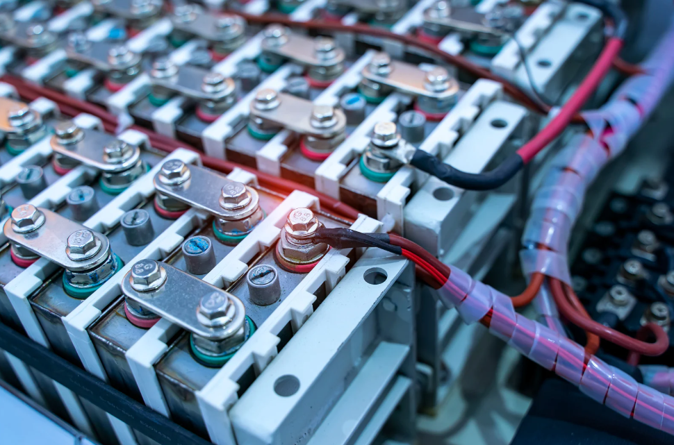 Batterie al Litio e al Sodio per l’Industria: Tecnologie, Sicurezza e Applicazioni in Ambiente ATEX